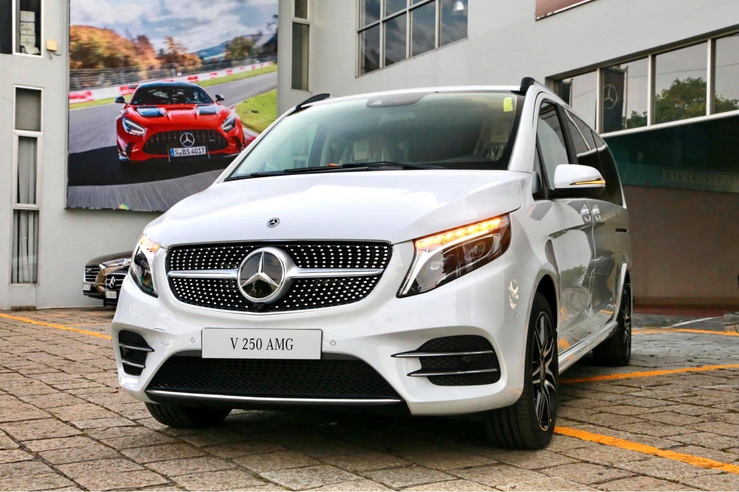 Ngoại thất V 250 AMG