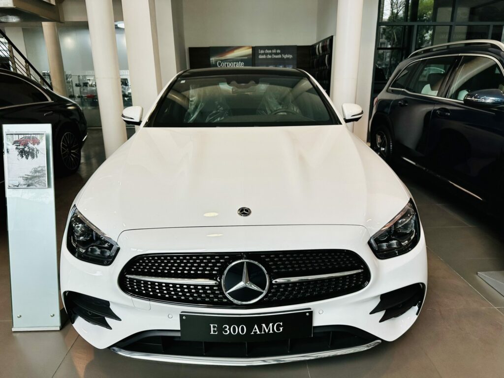 ngoại thất Mercedes-Benz E 300 AMG